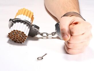 È abbastanza difficile smettere di fumare a causa della sua potente dipendenza. 
